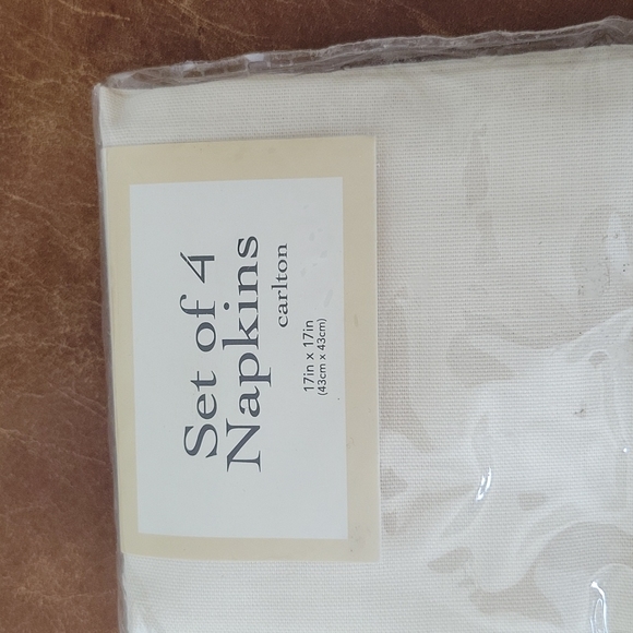 NWT Bed Bath & Beyond Buffet Napkins - Picture 2 of 5